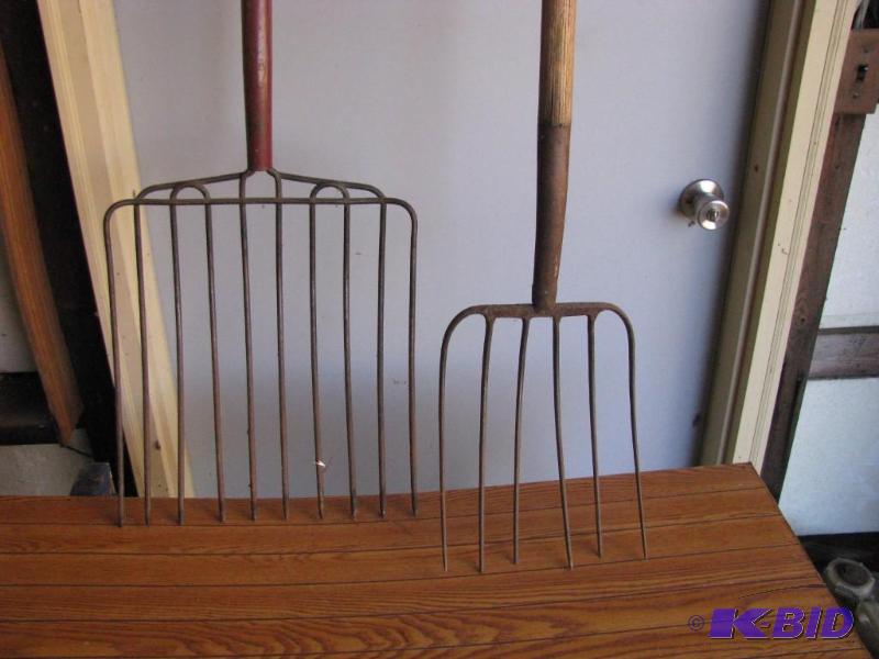 lot 68 image: Vintage Pitch Forks, nice condition...