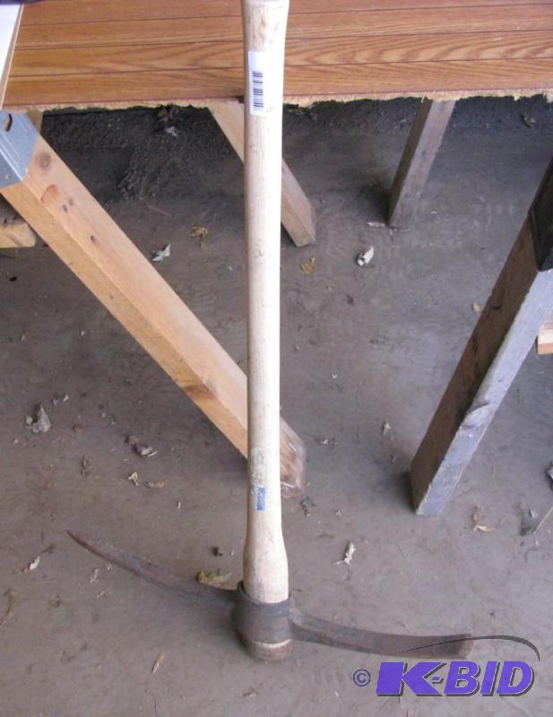 lot 71 image: Vintage Pick Axe, good condition...