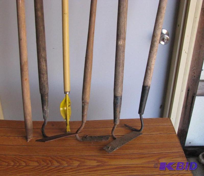 lot 73 image: Vintage Hoes, good condition...