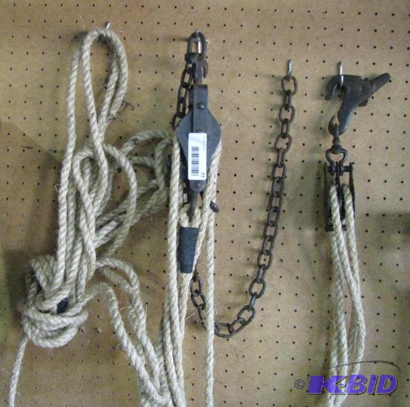 lot 77 image: Vintage Rope & Pulley, nice condition...