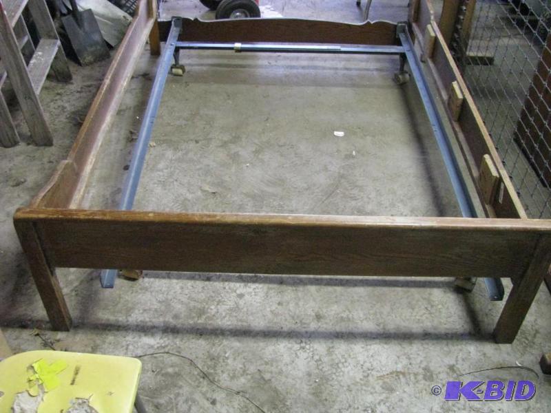 lot 83 image: Vintage wooden Twin Bed with metal base and w...