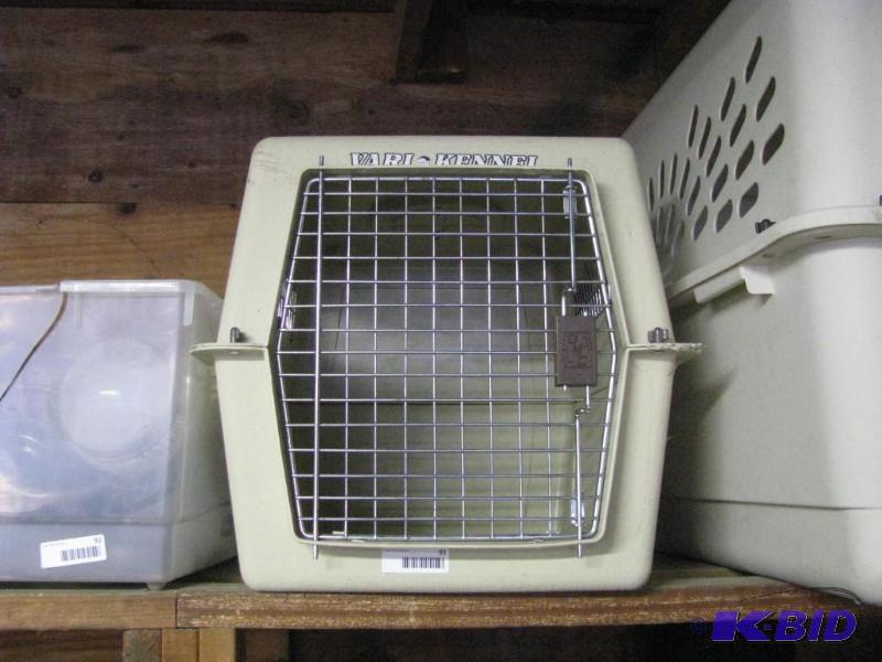 lot 91 image: Dog Kennel, med size. Good condition...