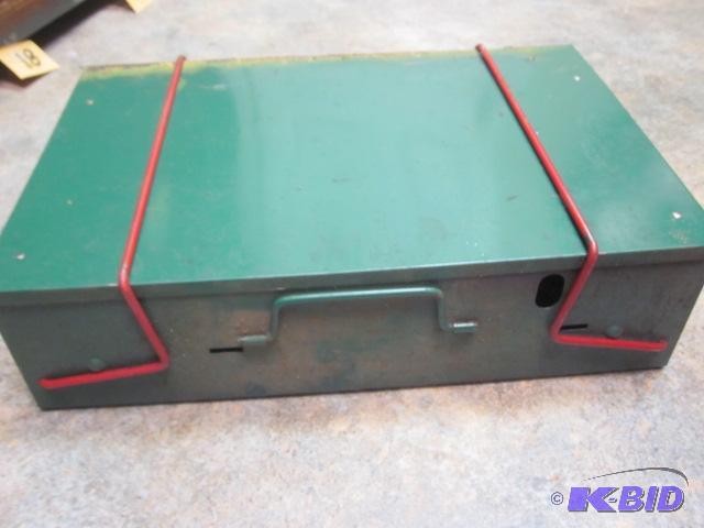 lot 113 image: Coleman camping grill....