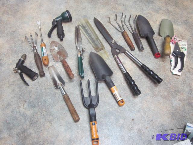 lot 115 image: Lot of gardening tools, including rain gage, ...