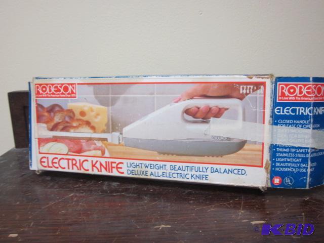 lot 122 image: Robeson Electric knife in box....