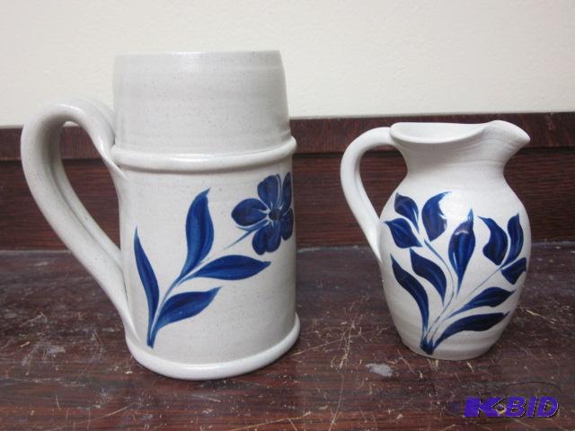 lot 125 image: Pair of Williamsburg pottery pieces. ...