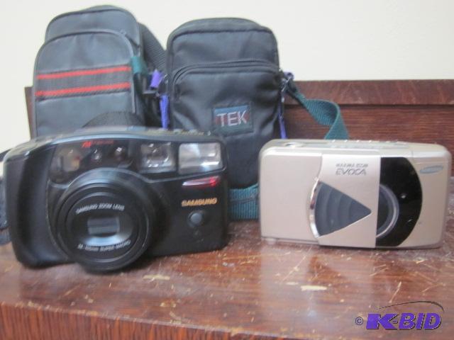 lot 130 image: Pair of 35mm cameras....