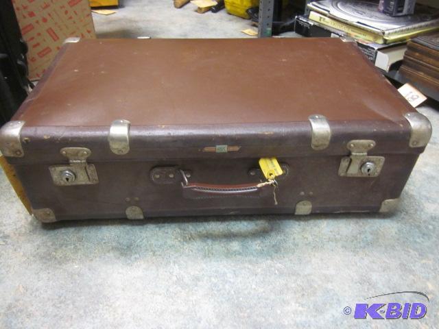 lot 136 image: Vintage suitcase....