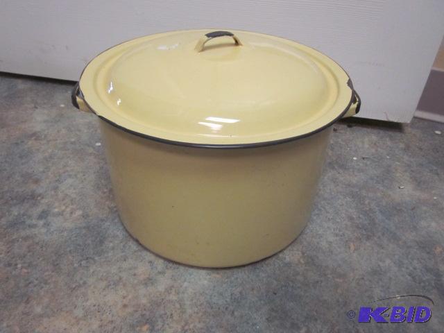 lot 155 image: Vintage enamel ware yellow pot. ...