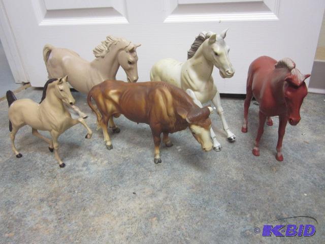 lot 161 image: Vintage Marx, Briar, and Hartland animals, mo...
