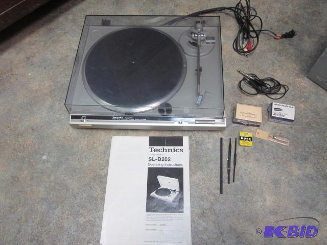 lot 34 image: Technics Quartz SL-Q200 Turntable with new in...