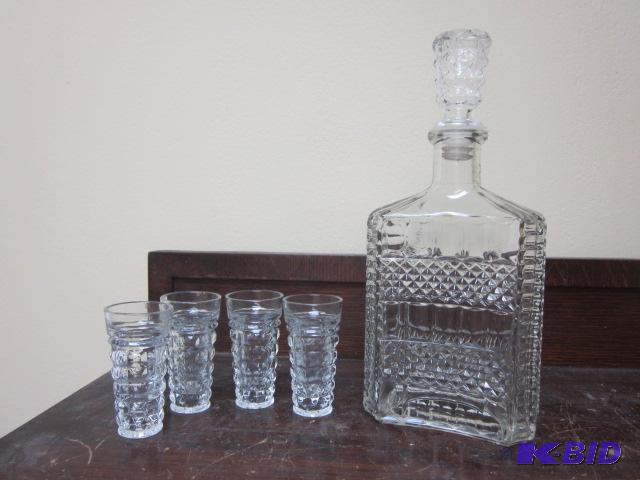 lot 59 image: Vintage detailed cut glass and crystal decant...