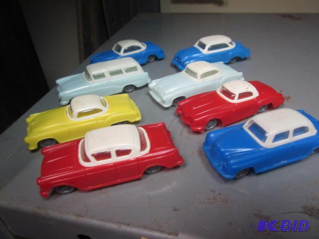 lot 9 image: Lot of (8) vintage plastic cars with metal wh...