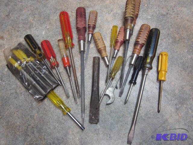 lot 91 image: Large lot of tools....