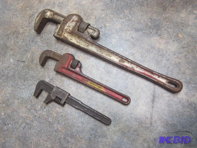 lot 92 image: Lot of (3) pipe wrenches....