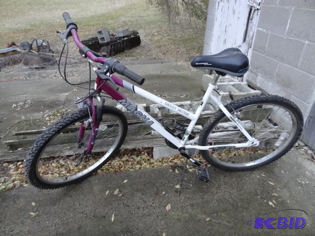 lot 14 image: Magna great divide 15 speed bike...