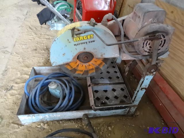 lot 31 image: Target masonry saw. 12". 110 volt. Works...