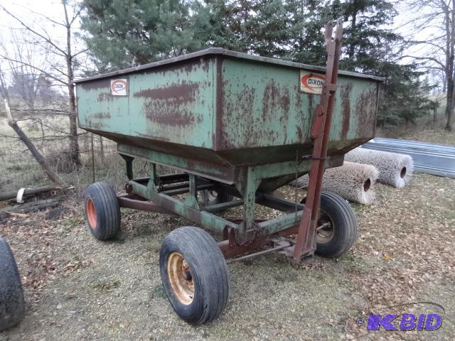lot 6 image: Dakon 225 bushel gravity wagon. Running gear ...