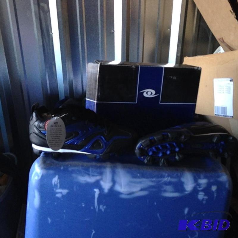 Acacia  Size 9 Baseball Cleats
