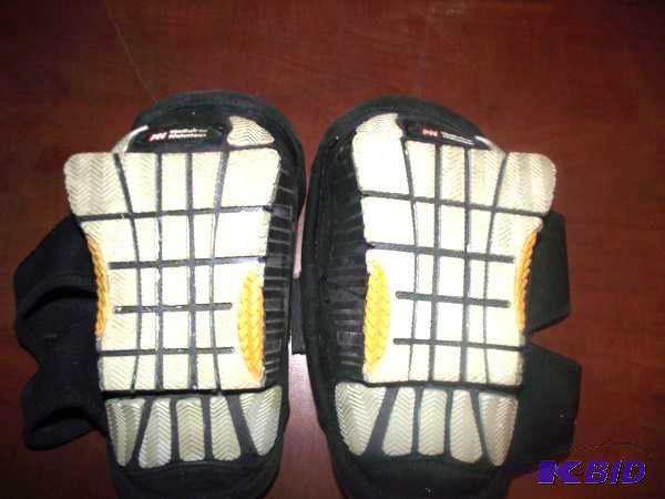 lot 100 image: Commercial Grade Knee Pads...