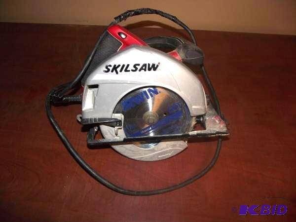 lot 101 image: Skilsaw with Blade   Tested and works ...
