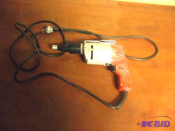 lot 104 image: Milwaukee Screw Gun   Tested and works ...