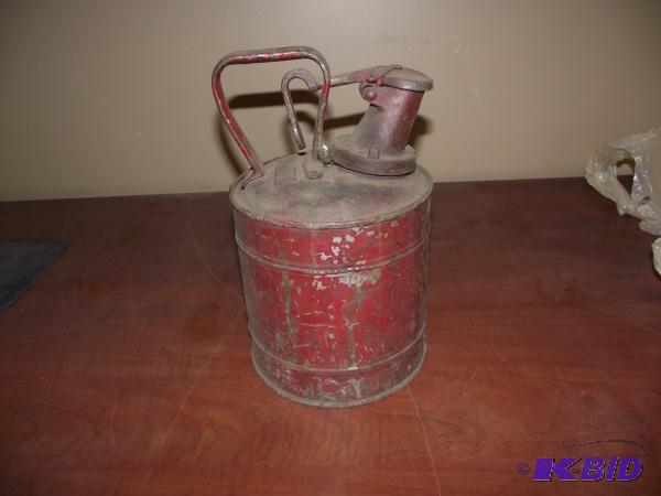 lot 113 image: Collectible Vintage Fuel Can  ...