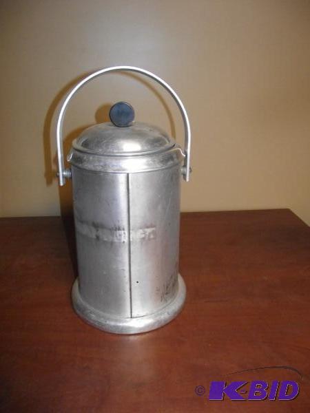 lot 114 image: Collectible Vintage Ice Bucket...