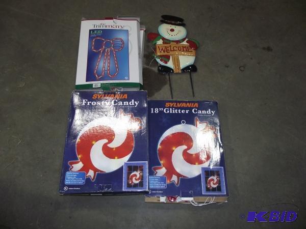 lot 118 image: Christmas Decoration...