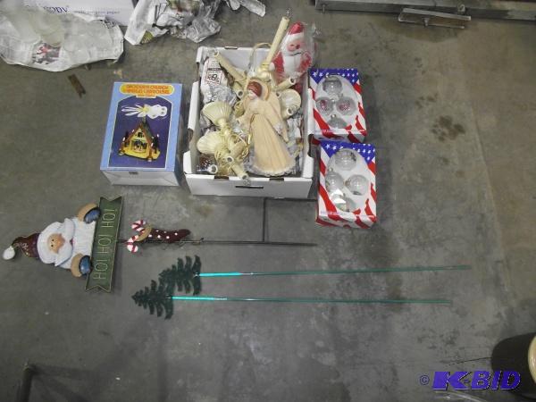 lot 122 image: Lot of Christmas items...