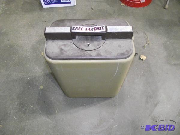 lot 143 image: Safe Deposit Box   No Key ...