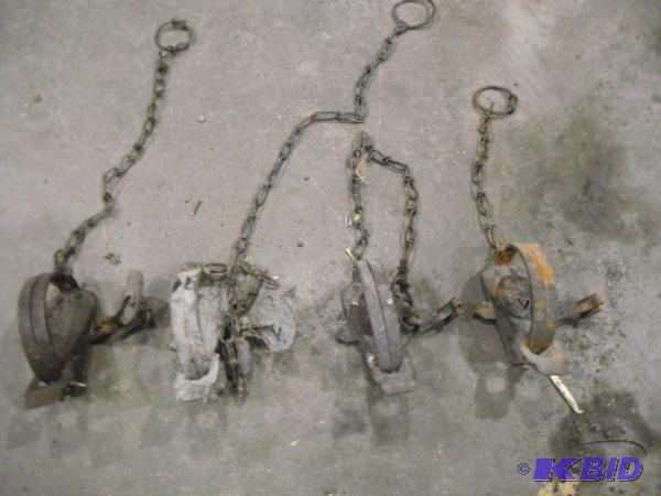lot 17 image: (4) Animal Traps...