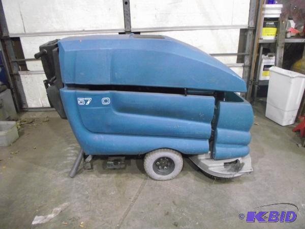 lot 177 image: Tennant Floor Scrubber   Owner states works b...