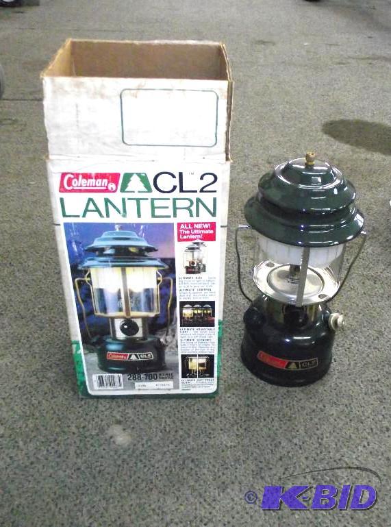 lot 181 image: Coleman CL2 Dual Wick Lantern...