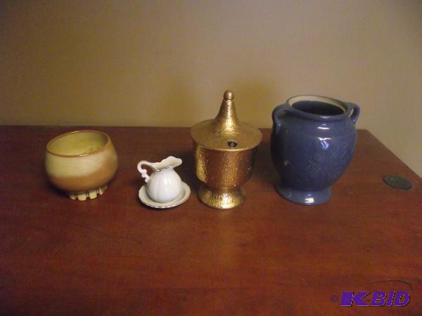 lot 24 image: (4) Collectible Display Pieces...