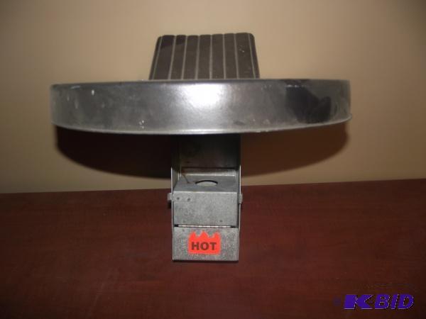 lot 30 image: Heat Seat   Fits over pale and disperses heat...