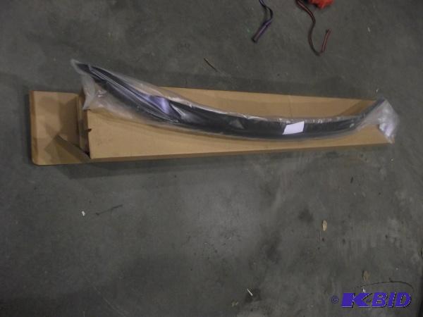 lot 35 image: Bug Shield For 2004 Ford F150   Appears to be...