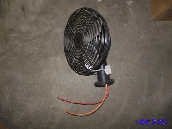 lot 50 image: Small 12 Volt Fan...