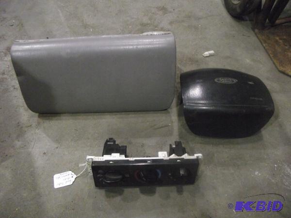 lot 52 image: Misc Parts for 1999 Ford Super Duty...
