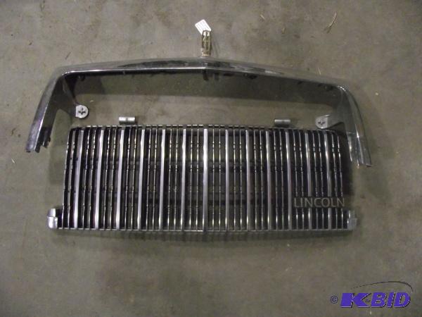 lot 53 image: 1994 Lincoln Town Car Grill and Shroud...