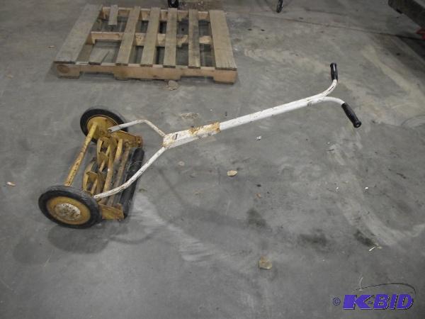 lot 81 image: Montgomery Ward Reel Style Mower...