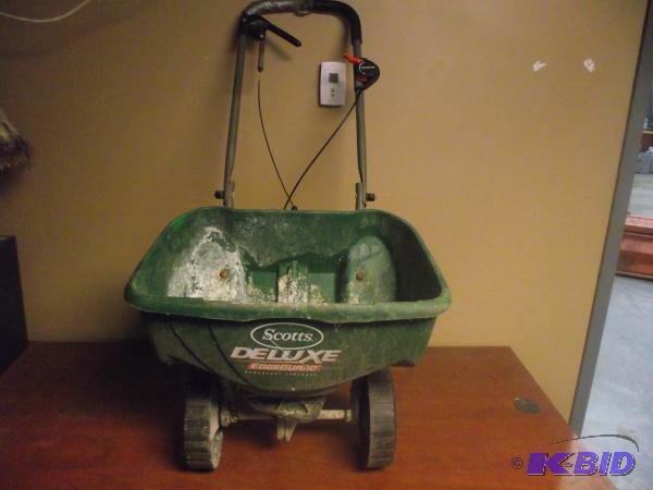 lot 88 image: Scotts Fertilizer Spreader Deluxe...