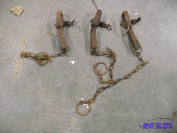 lot 9 image: (3) Animal Traps...