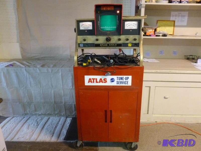lot 1 image: Large Atlas Motor Analyzer Model AMA-8, comes...