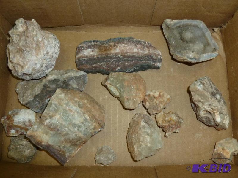 lot 114 image: Large lot of collector rocks, many unique loo...