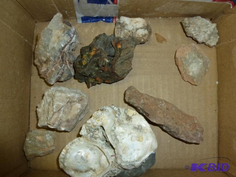 lot 115 image: Large lot of collector rocks, many unique loo...