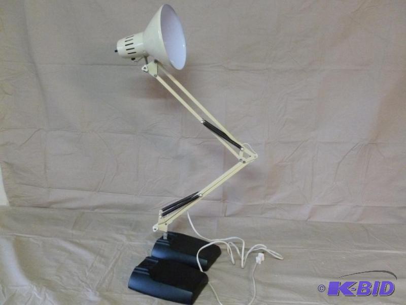 lot 23 image: Heavy duty adjustable spring lamp with stand ...