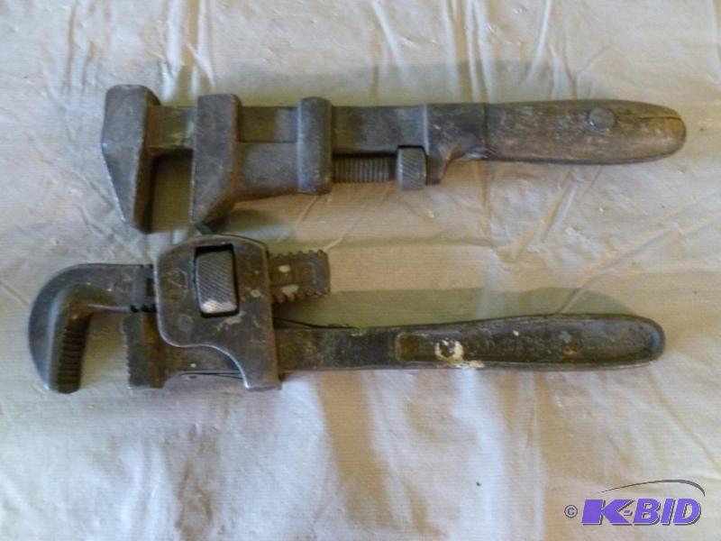 lot 31 image: This lot consists of a vintage wood handled p...
