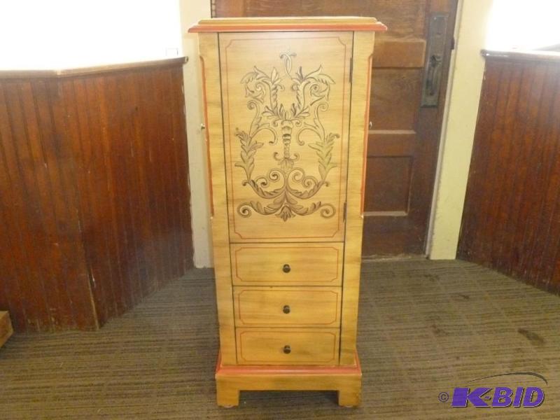 lot 4 image: Beautiful large three drawer with side storag...