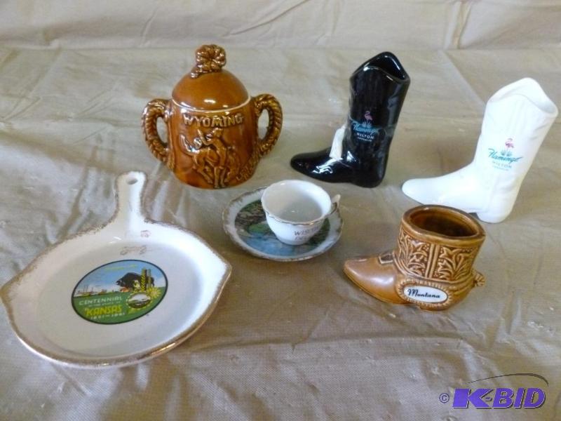 lot 52 image: Large lot of collectible souvenir items....